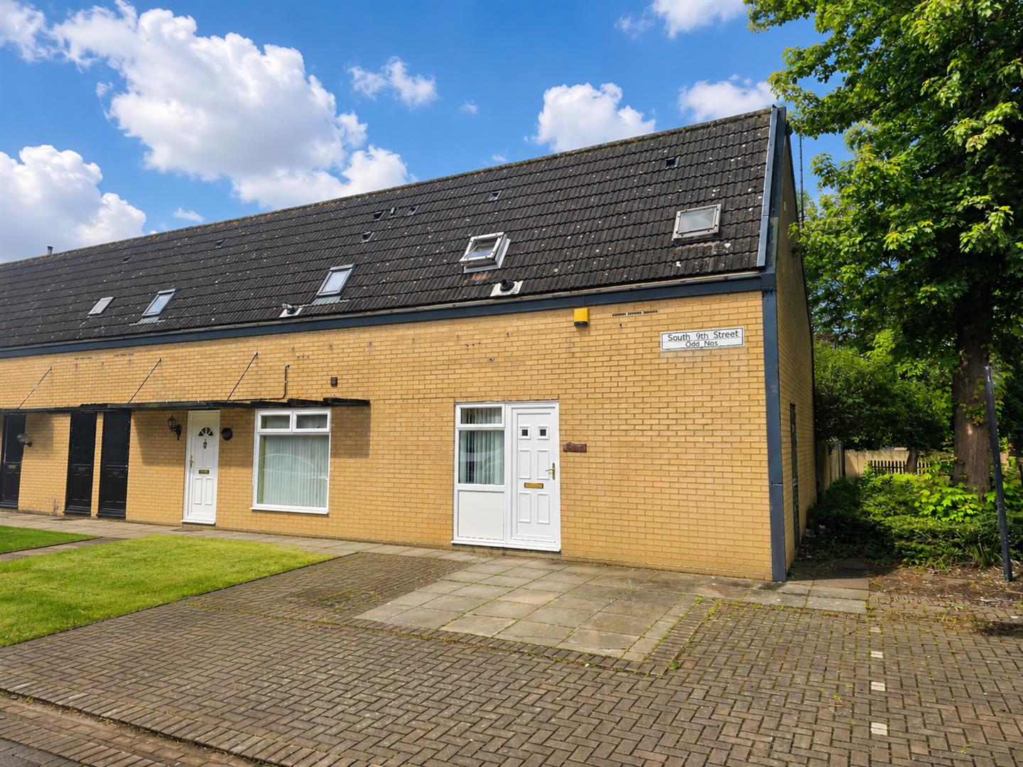 2 bed property in South Ninth Street, Milton Keynes